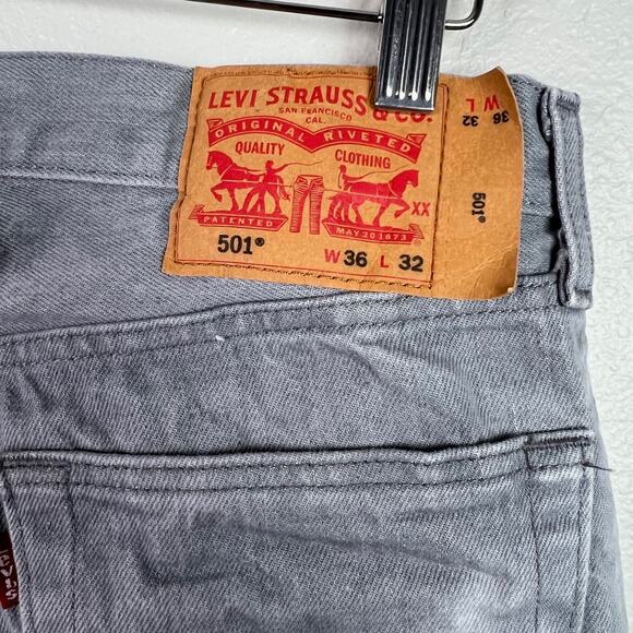 Levi's Men's 501 Gray Acid Wash Button Fly Denim Jeans Size 36x32 (measures 29) - Picture 4 of 9